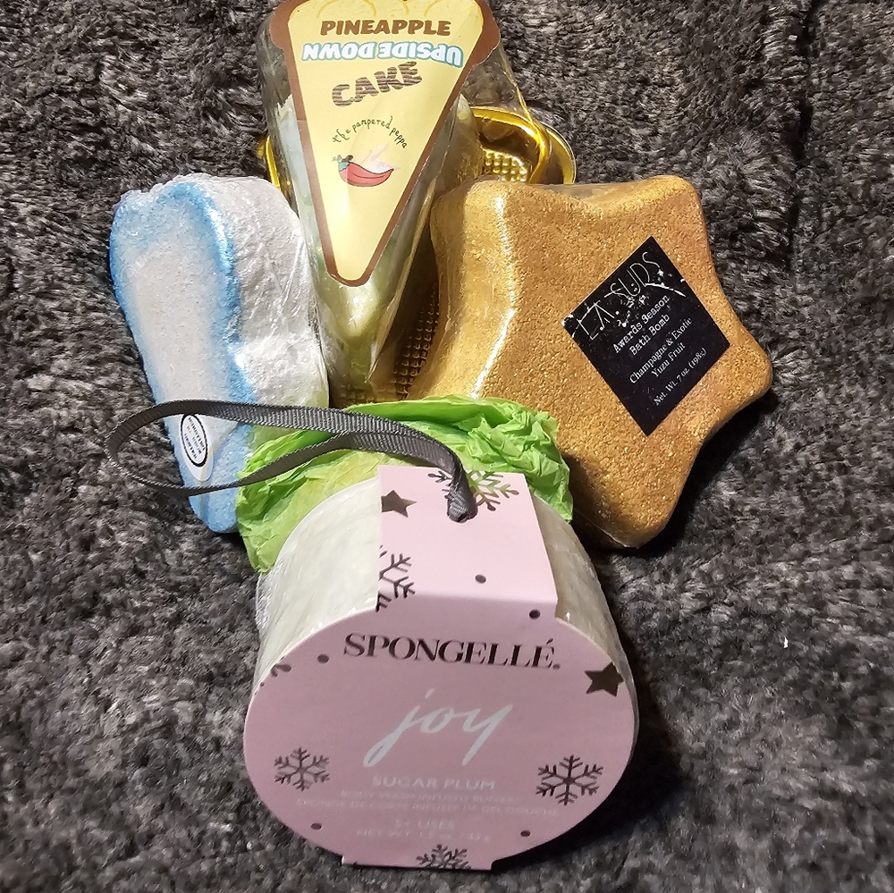 What do you know... more bath bombs!!